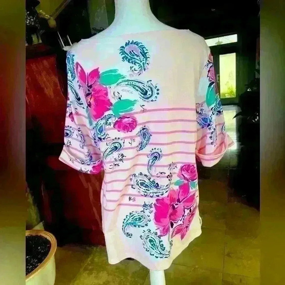 Karen Scott ladies top size 1X. NWOT. Short cuff sleeve. Super soft colorful - Picture 3 of 5